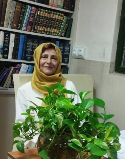طیبه خیرآبادی مدرس یوگا کشور